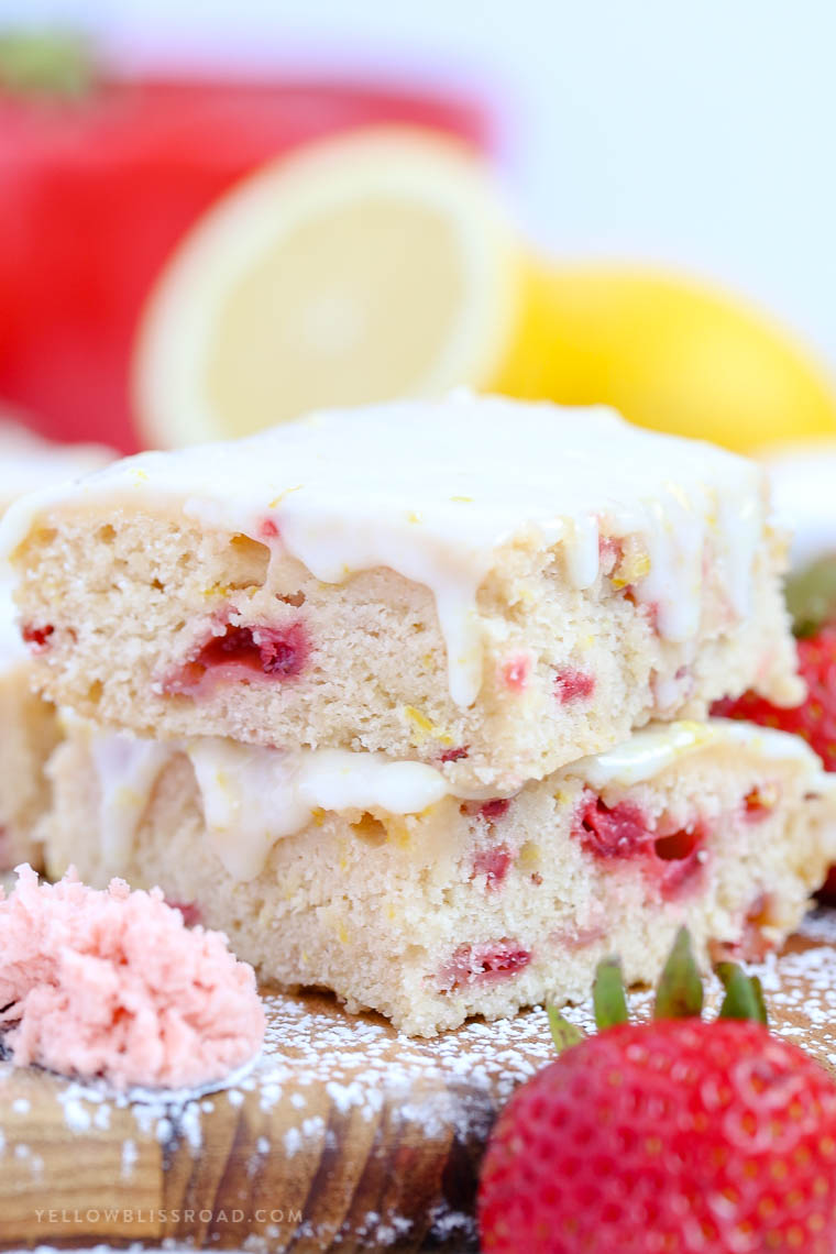 Bring back a taste of summertime with these refreshing Strawberry Lemon Blondies.