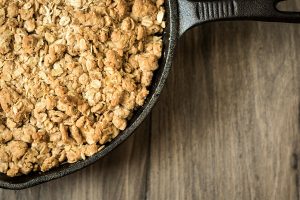 Cinnamon Caramel Apple Crisp