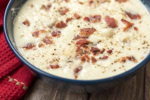 Creamy Garlic Cauliflower Soup