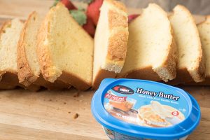 Vanilla Bean Sour Cream Pound Cake