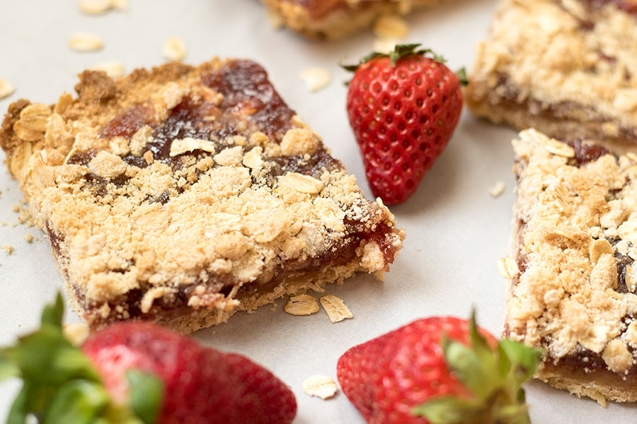 Easy Strawberry Oatmeal Bars