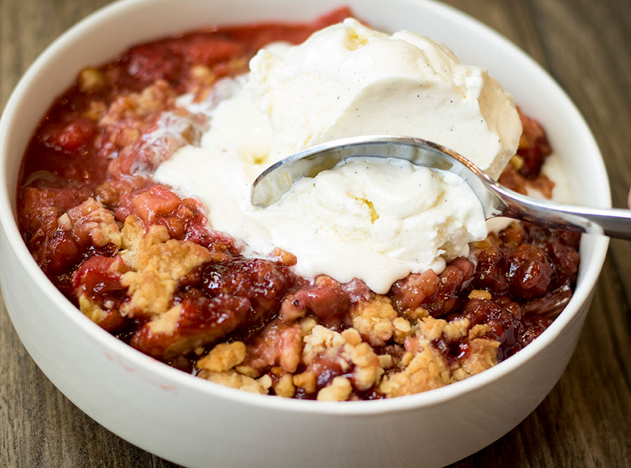 Strawberry Rhubarb Crumble