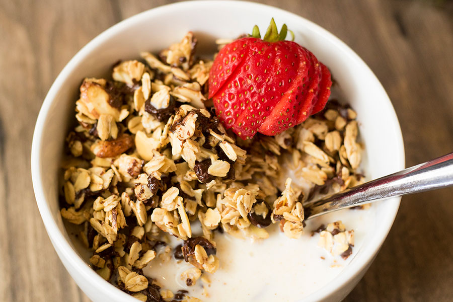 Strawberry Chocolate Granola – Chef Shamy