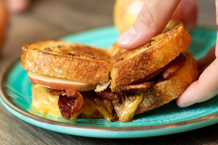 Bacon and Apple Grilled Cheese Recipe