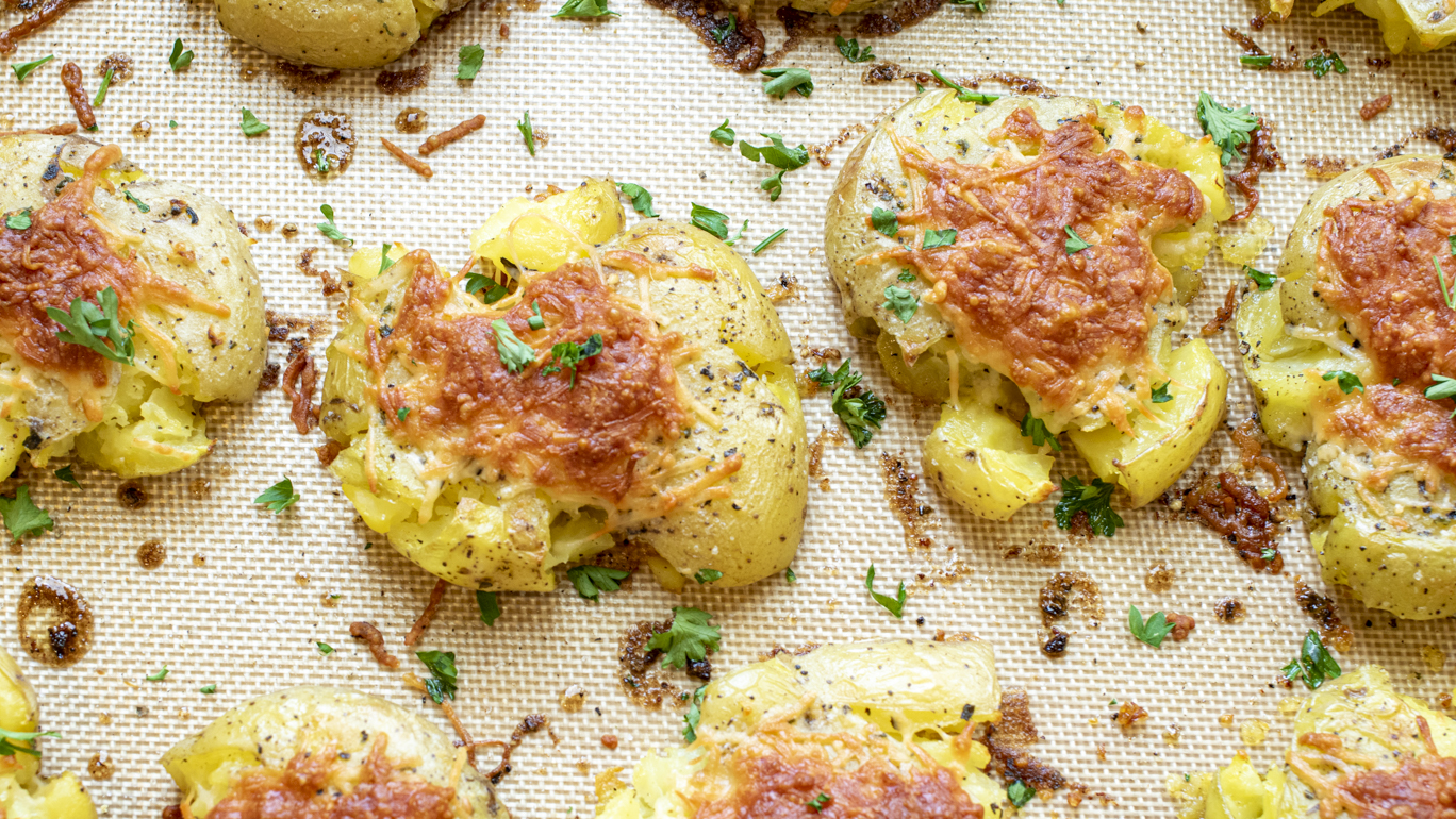 Crispy Garlic Butter Parmesan Smashed Potatoes