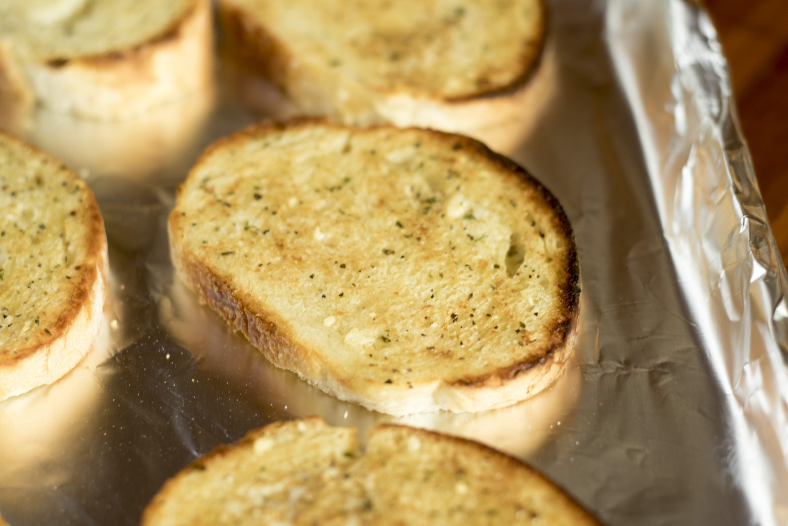 https://chefshamy.com/wp-content/uploads/2021/02/garlic-bread-04-scaled.jpg